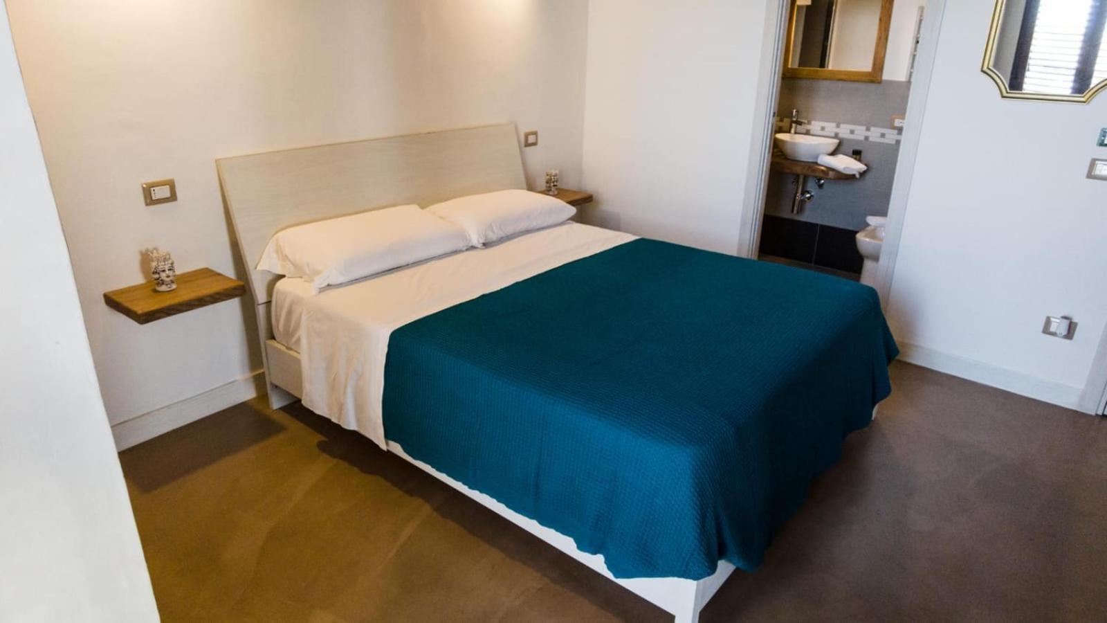 111 Apartments & Rooms Patti Eksteriør billede